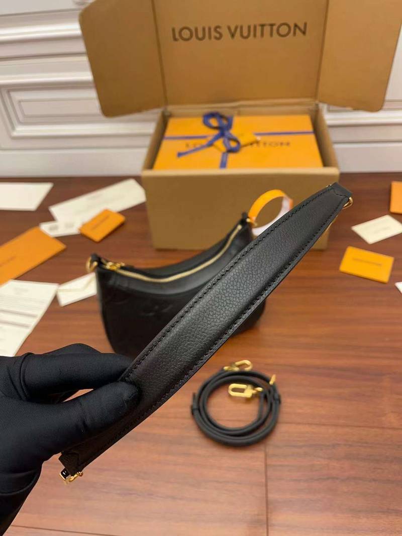 LV M46002 One shoulder underarm bag