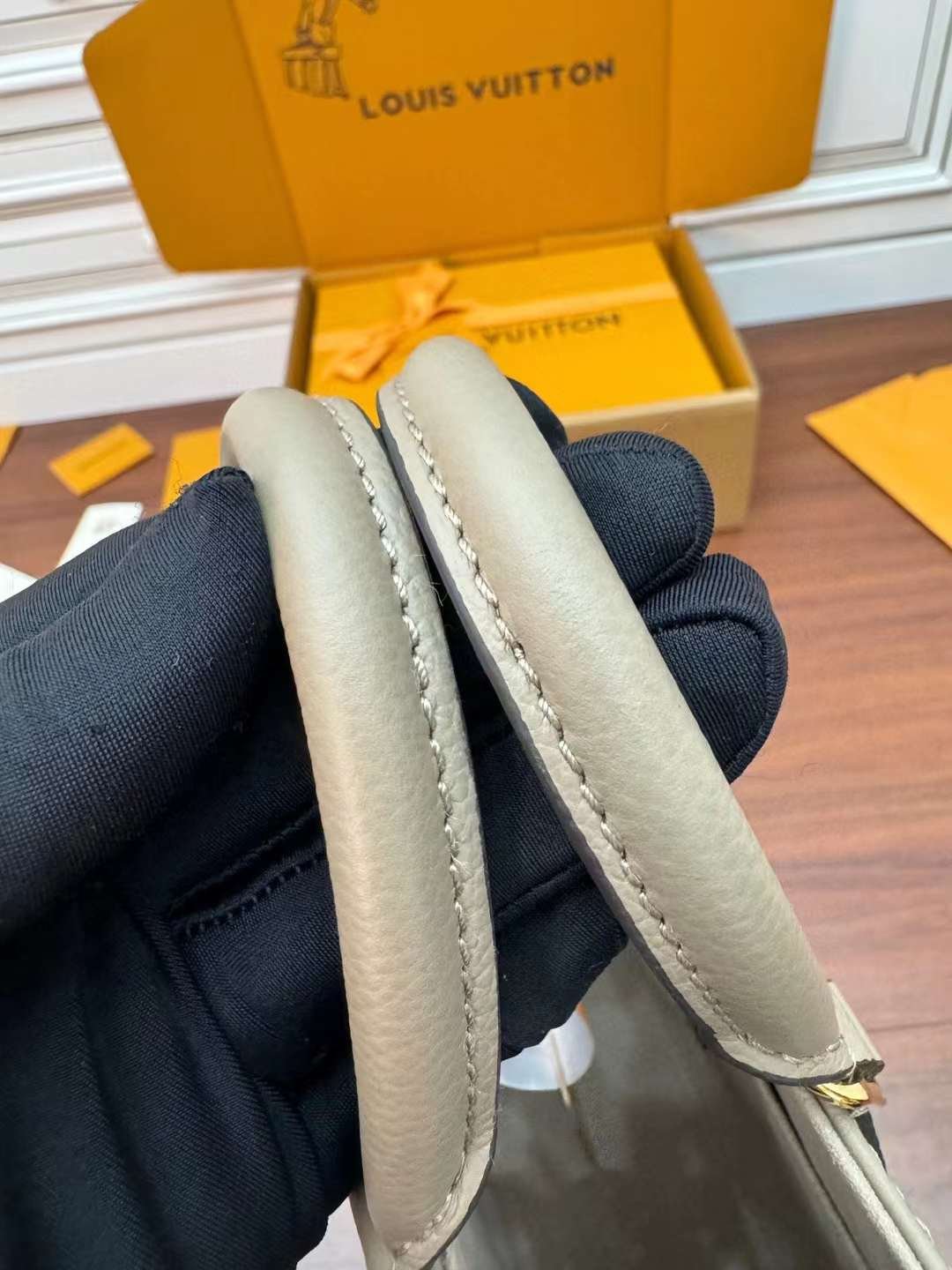 LV  OnTheGo BB M47054