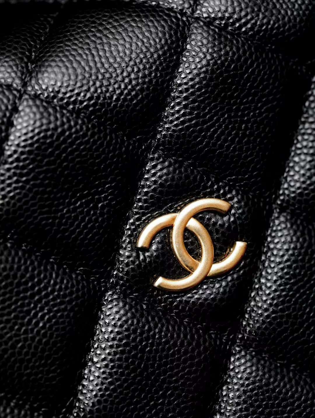 CHANEL 24A CLUTCH WITH CHAIN