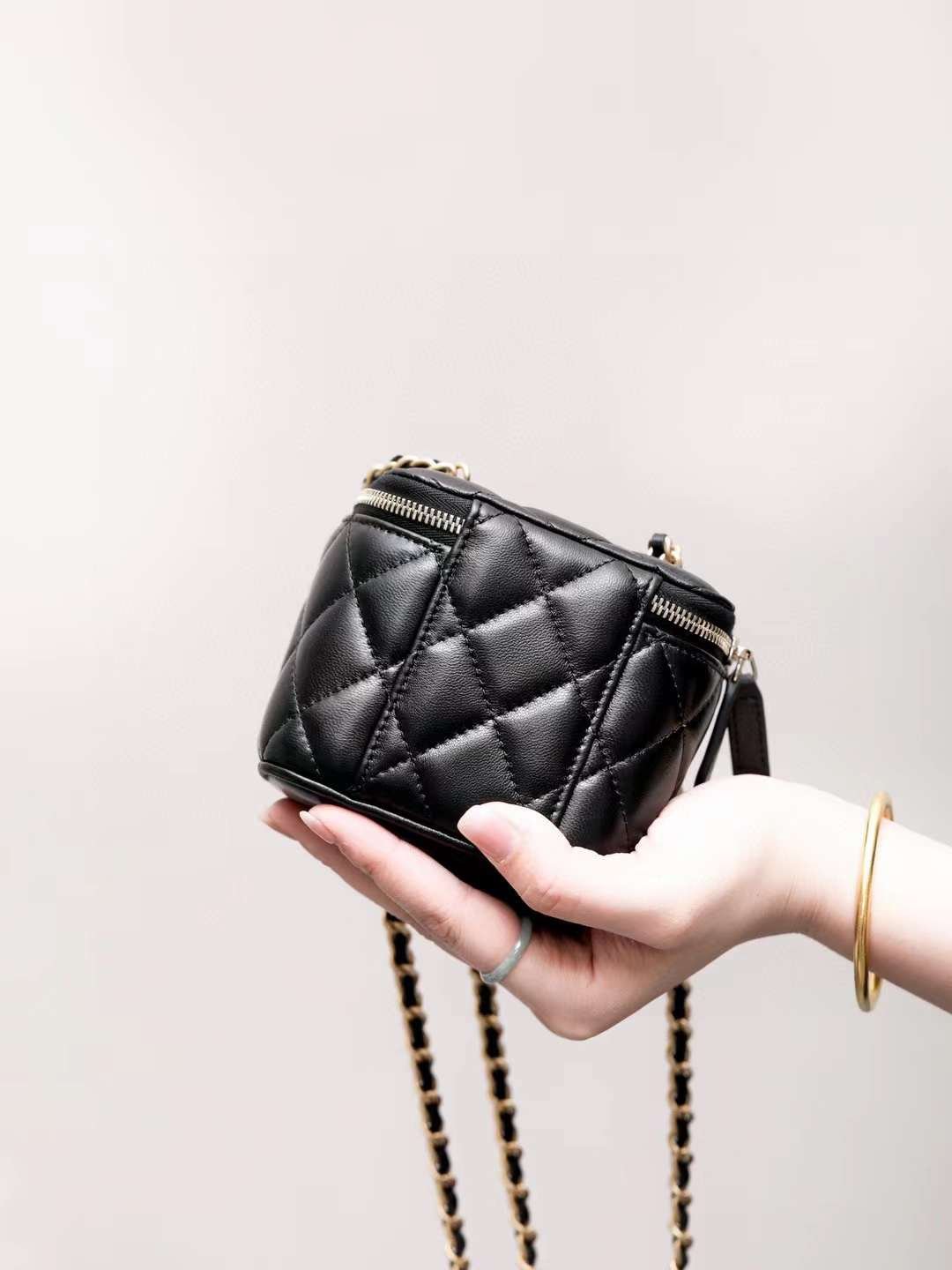 CHANEL 2024 NEW Classic golden ball red envelope