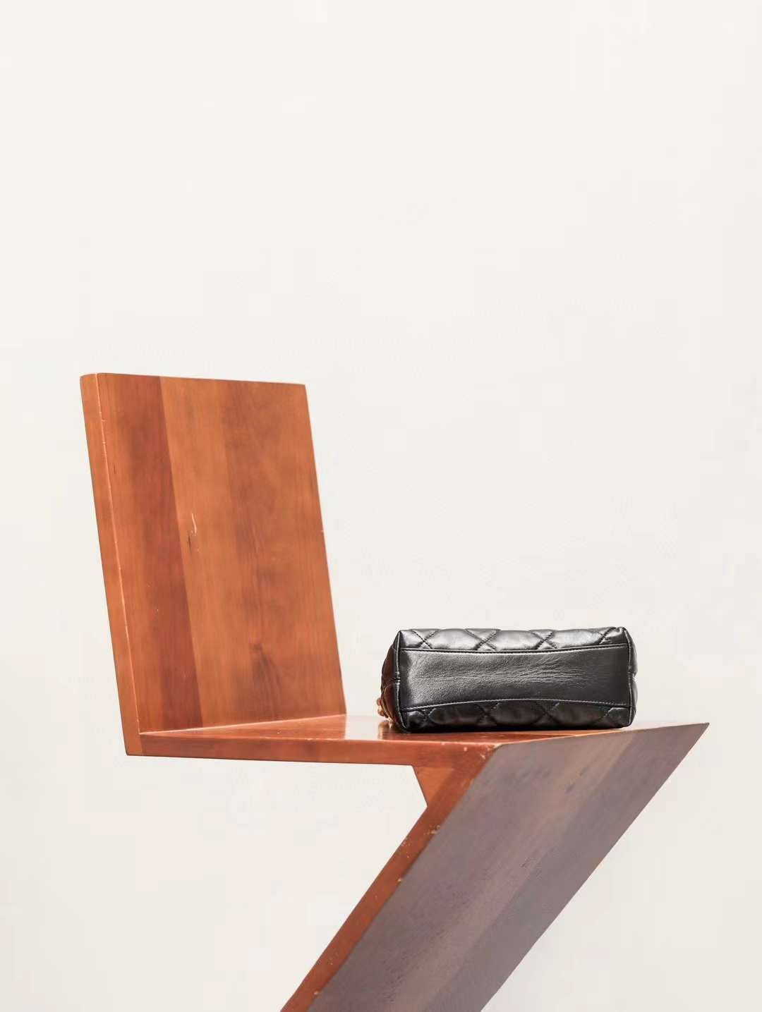 CHANEL 24A  Wandering underarm bag