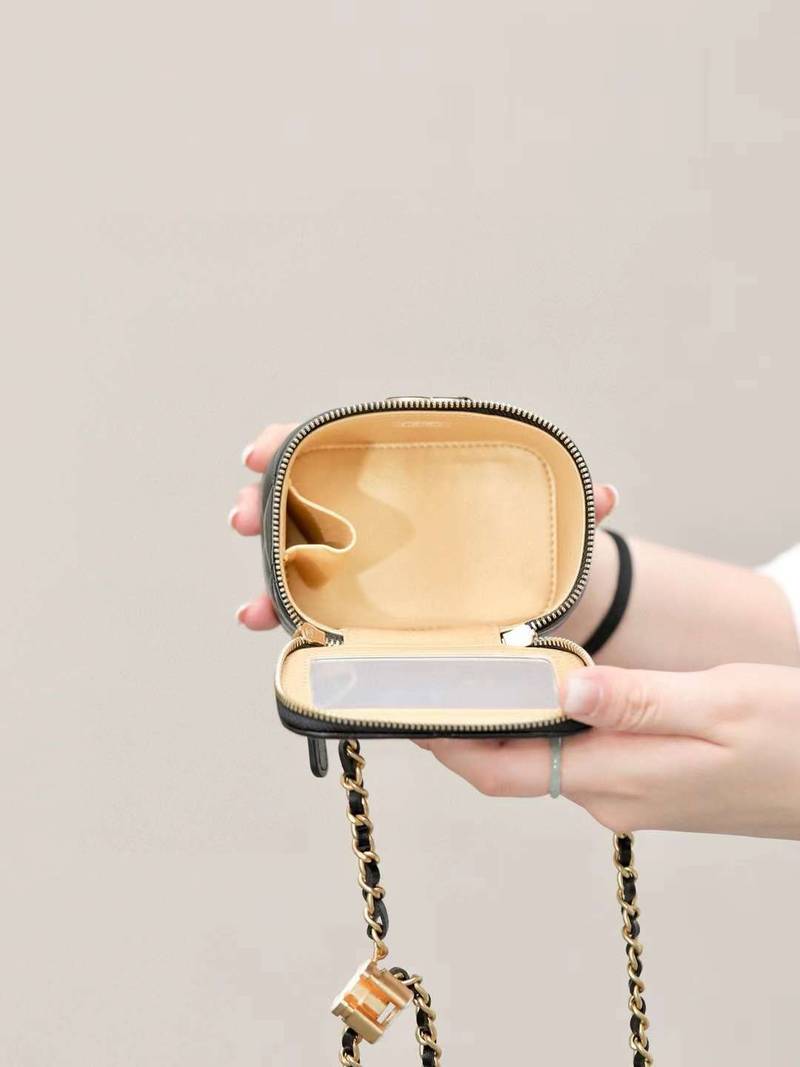 CHANEL 24A clutch with chain