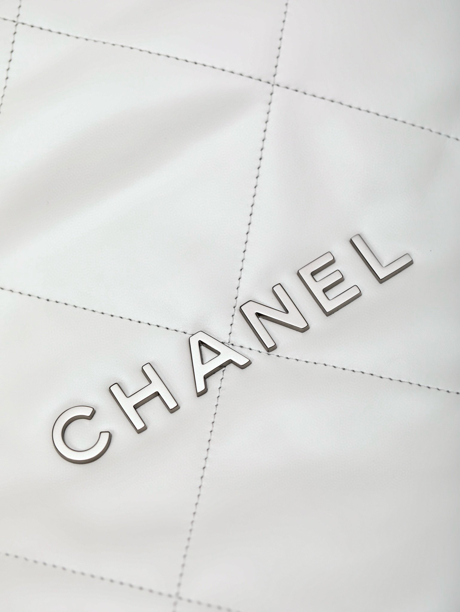 CHANEL 22 BAG