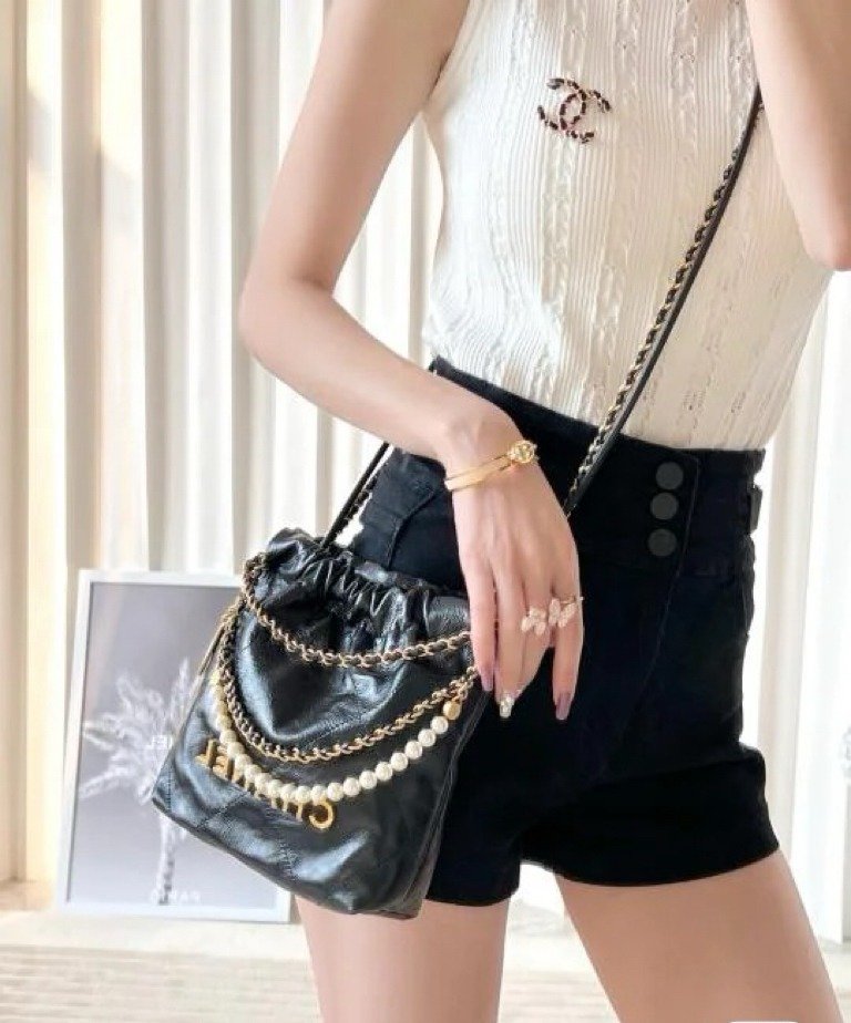 CHANEL 22 MINI BAG