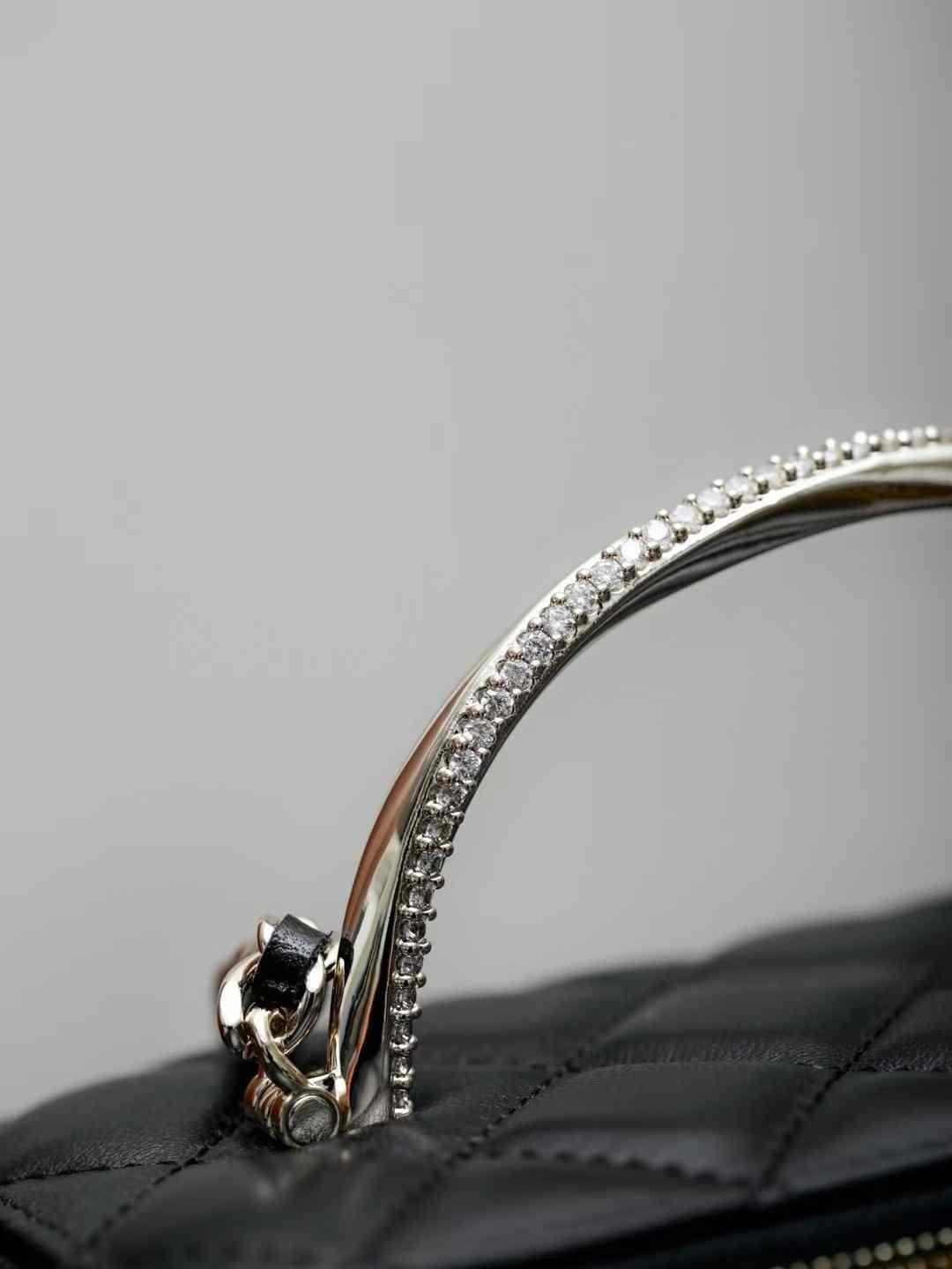 CHANEL 24K Chain box bag