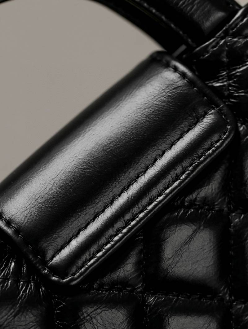 CHANEL 23K Clutch With Chain(Mini)