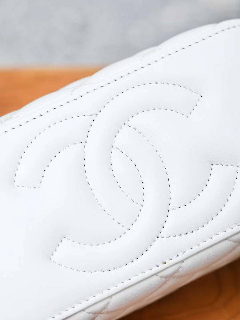 CHANEL 24A clutch with chain