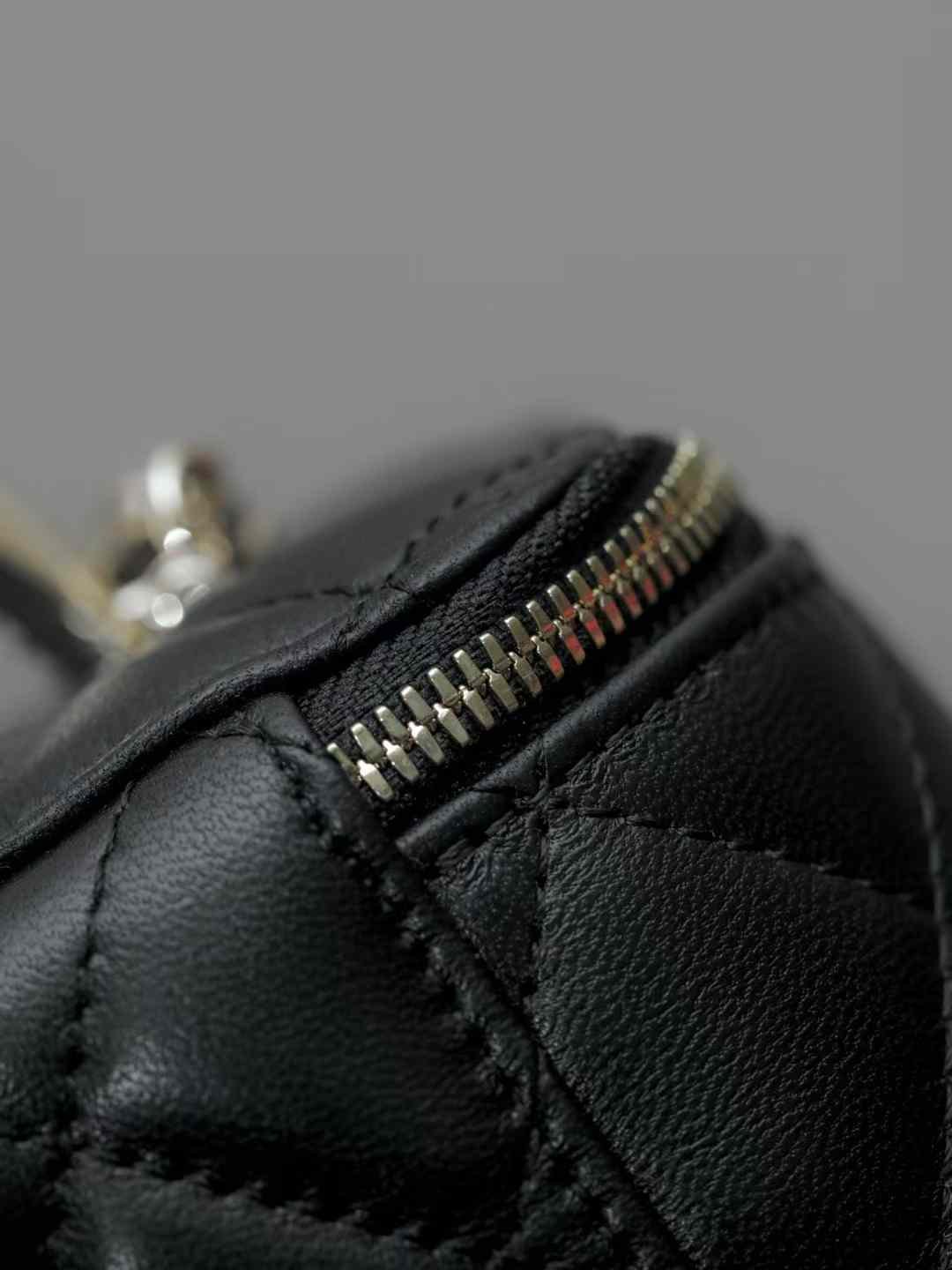 CHANEL 24K Chain box bag