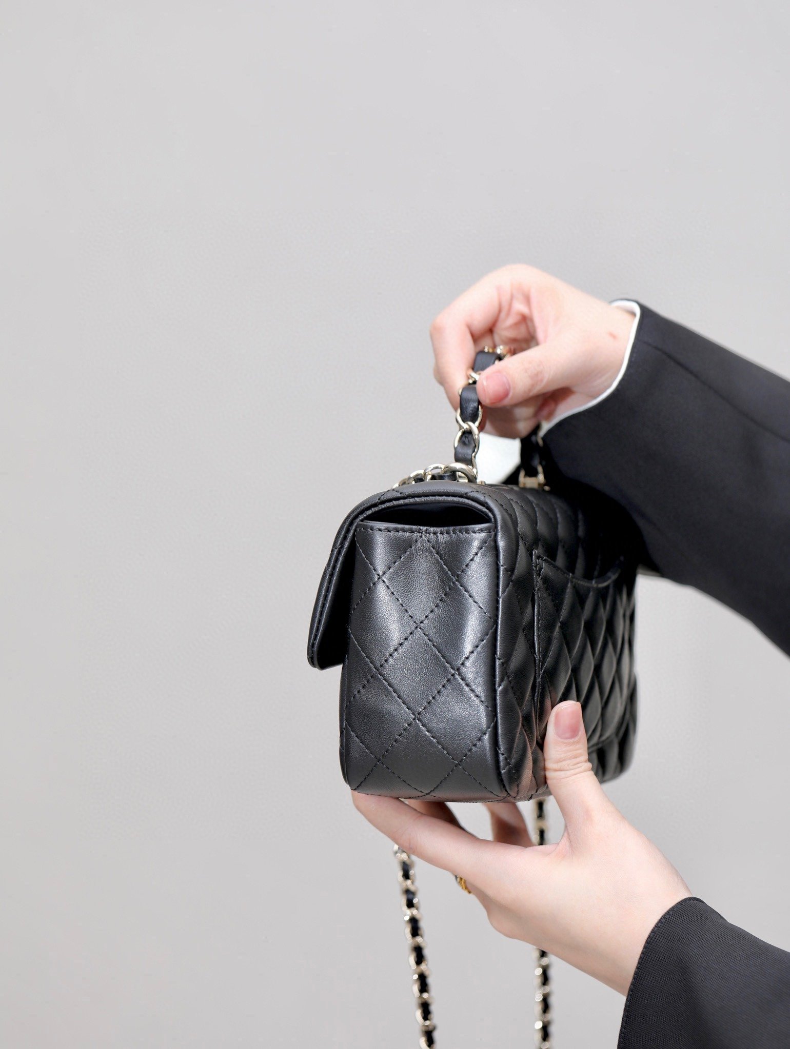 CHANEL 23K Handle Bag