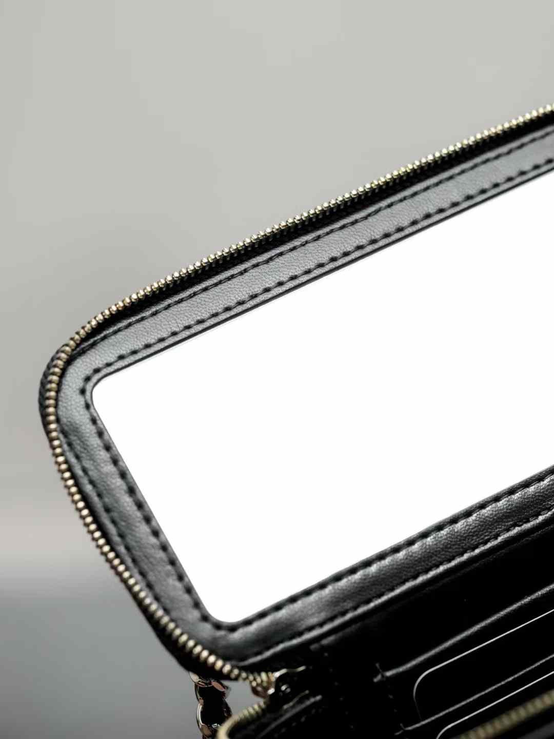 CHANEL 24K Chain box bag