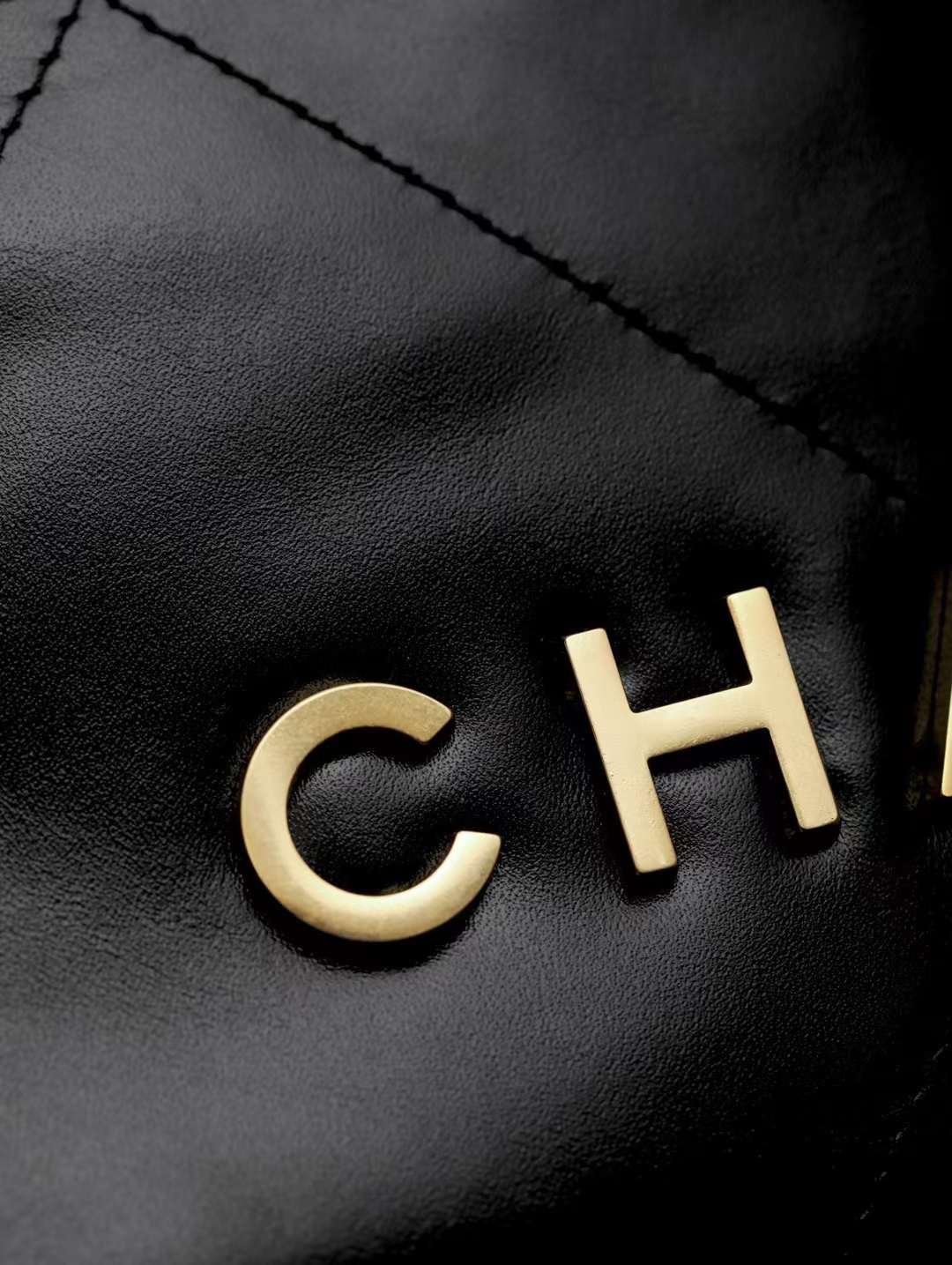 CHANEL 22 Handbag