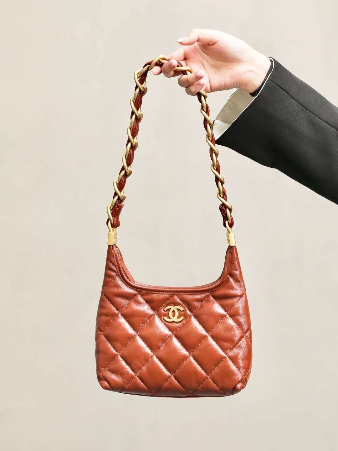 CHANEL 24A hobo Underarm tramp bag