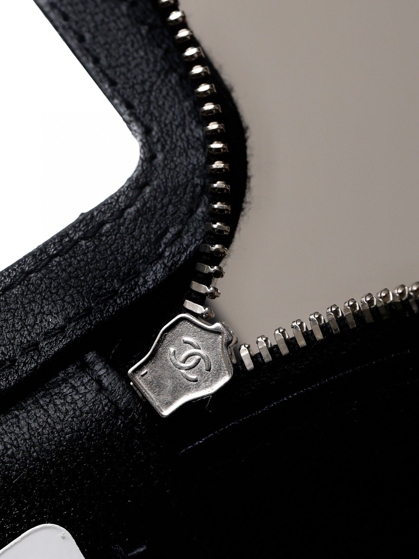 CHANEL 24C Vanity With Chain