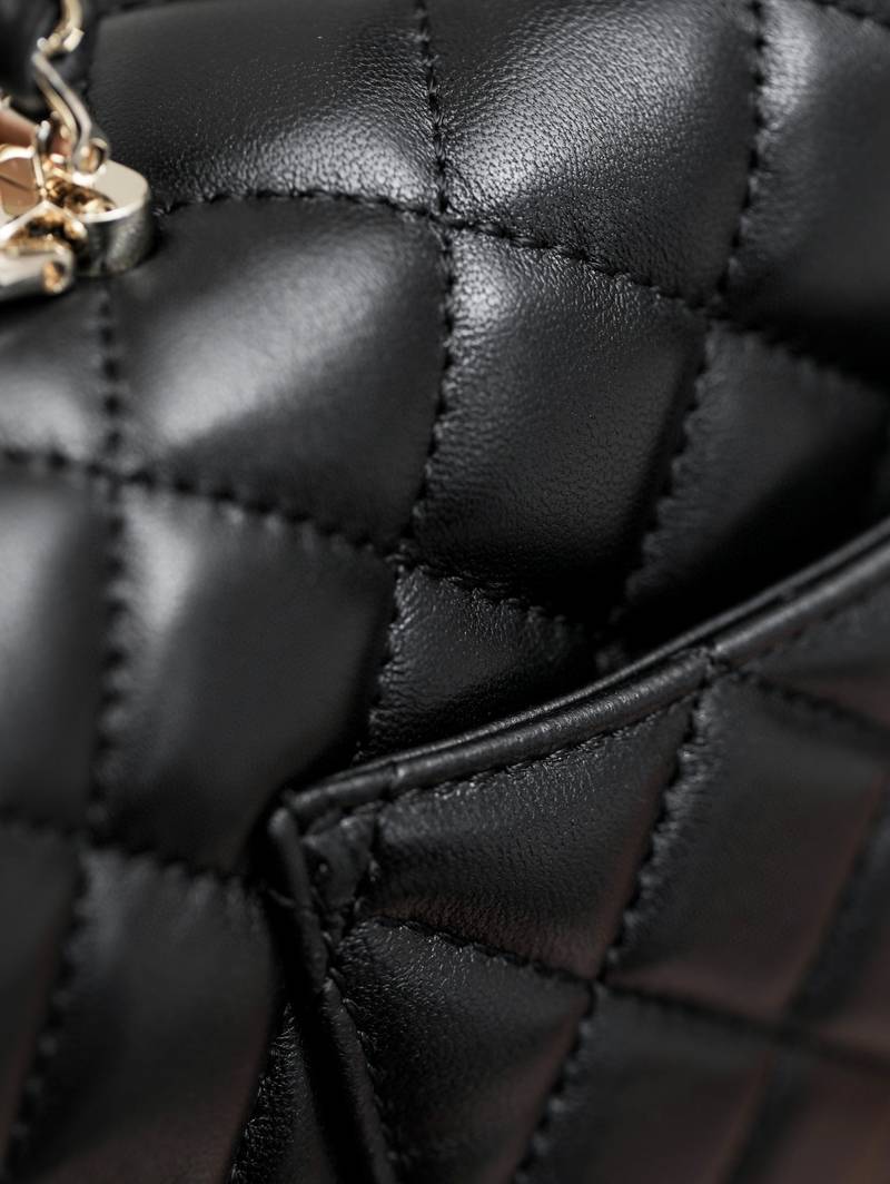 CHANEL 23K Handle Bag