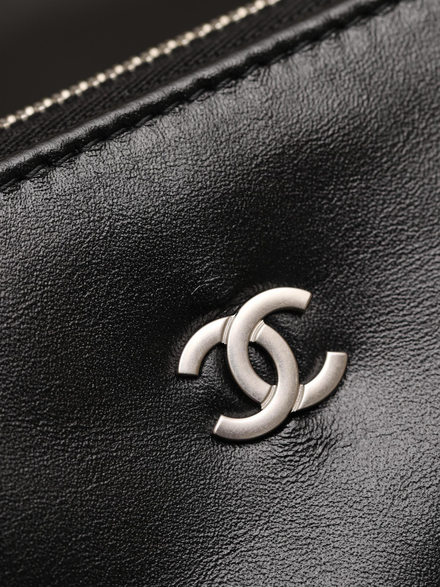 CHANEL 22 BAG