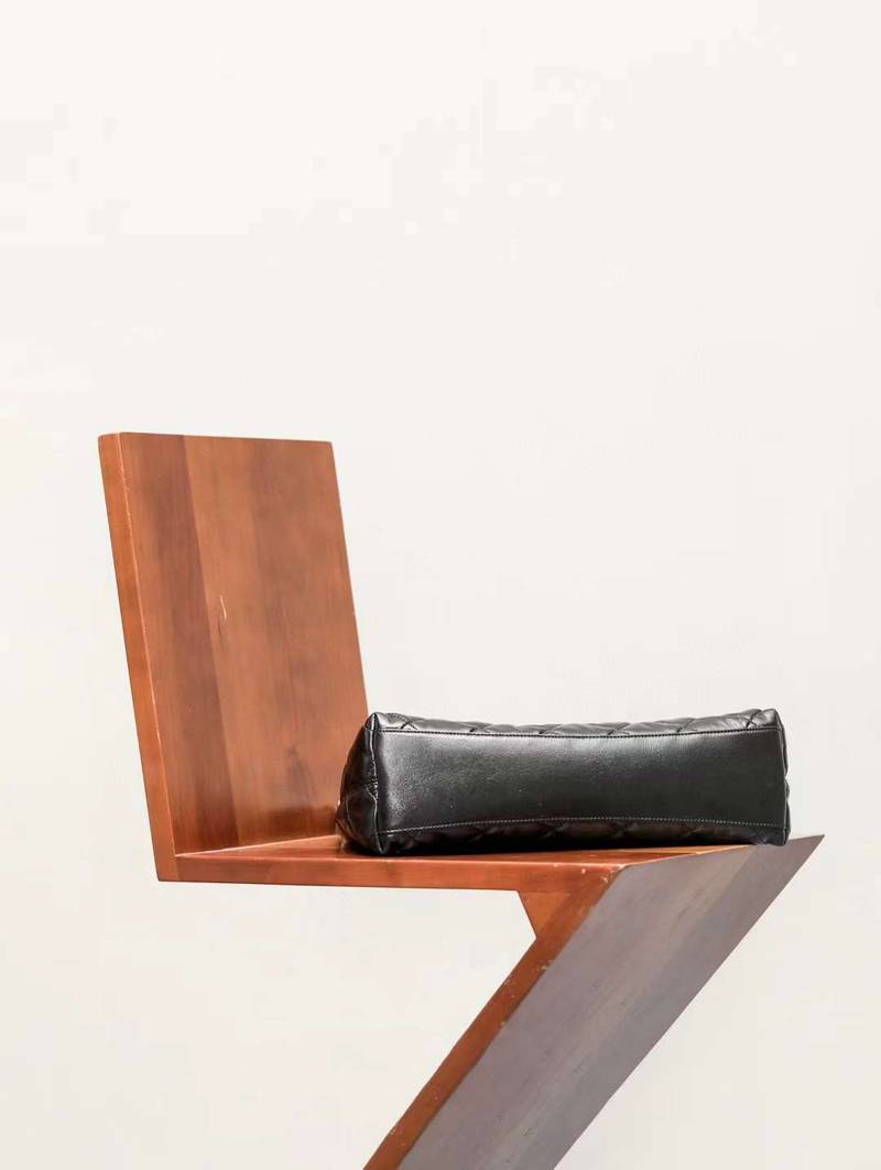 CHANEL 24A  Wandering underarm bag