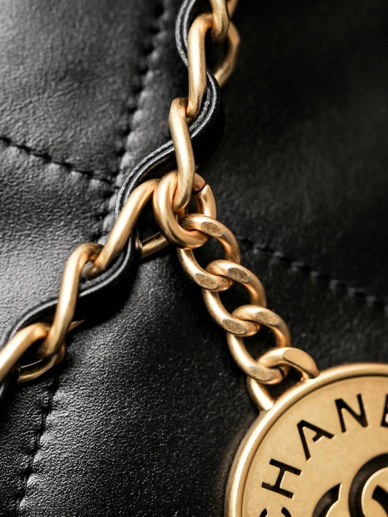 CHANEL 22 BAG