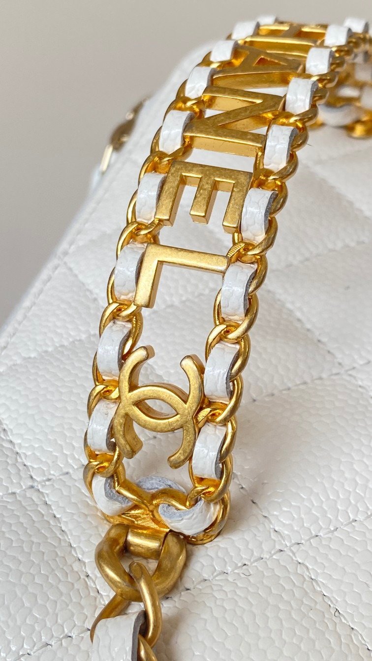 CHANEL 22P Handle Bag