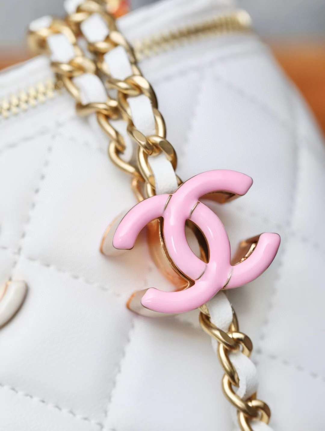 CHANEL 24A clutch with chain