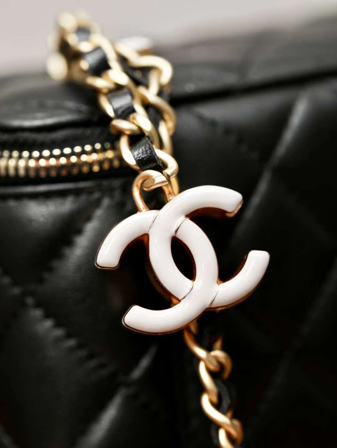 CHANEL 24A clutch with chain