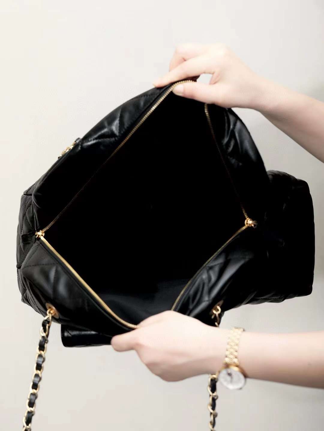 CHANEL 24B MAXI BOWLING BAG