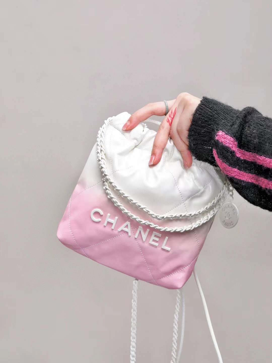 chanel 22 mini handbag