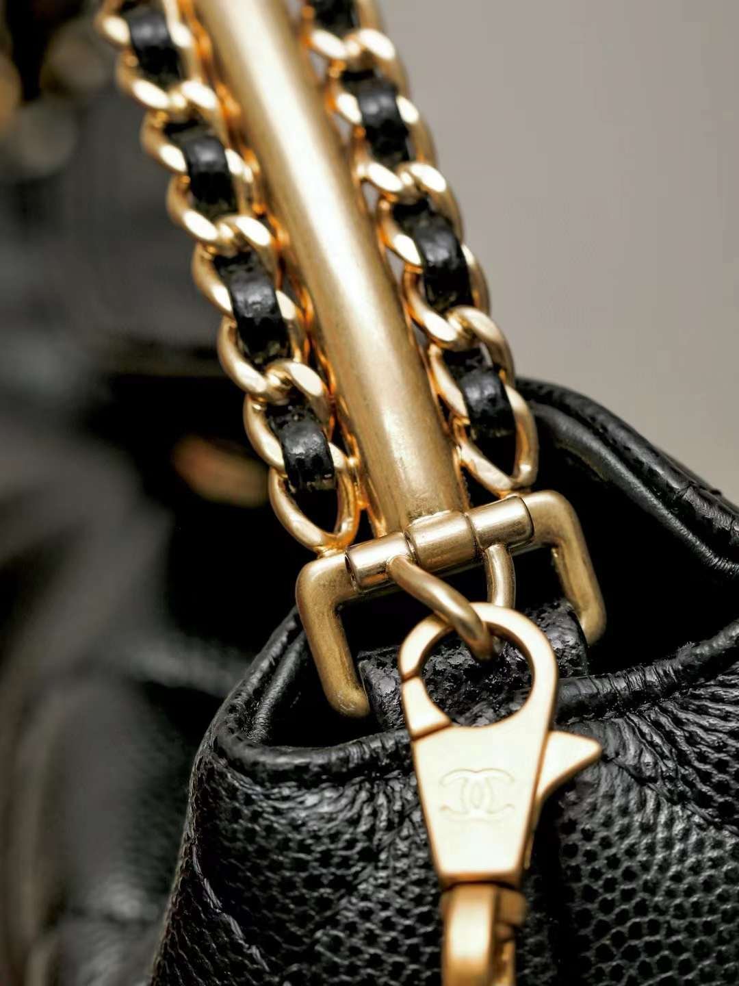 CHANEL 24A CLUTCH WITH CHAIN
