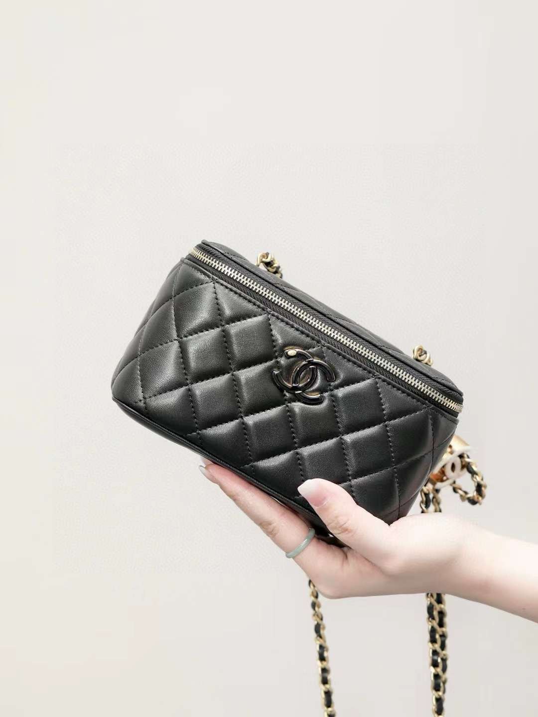 CHANEL 24A clutch with chain