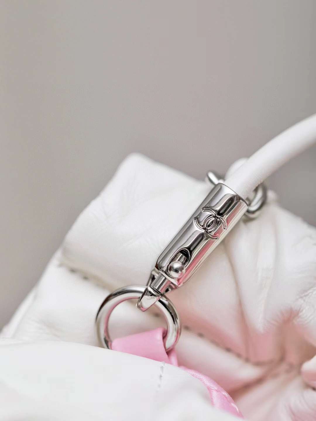 chanel 22 mini handbag