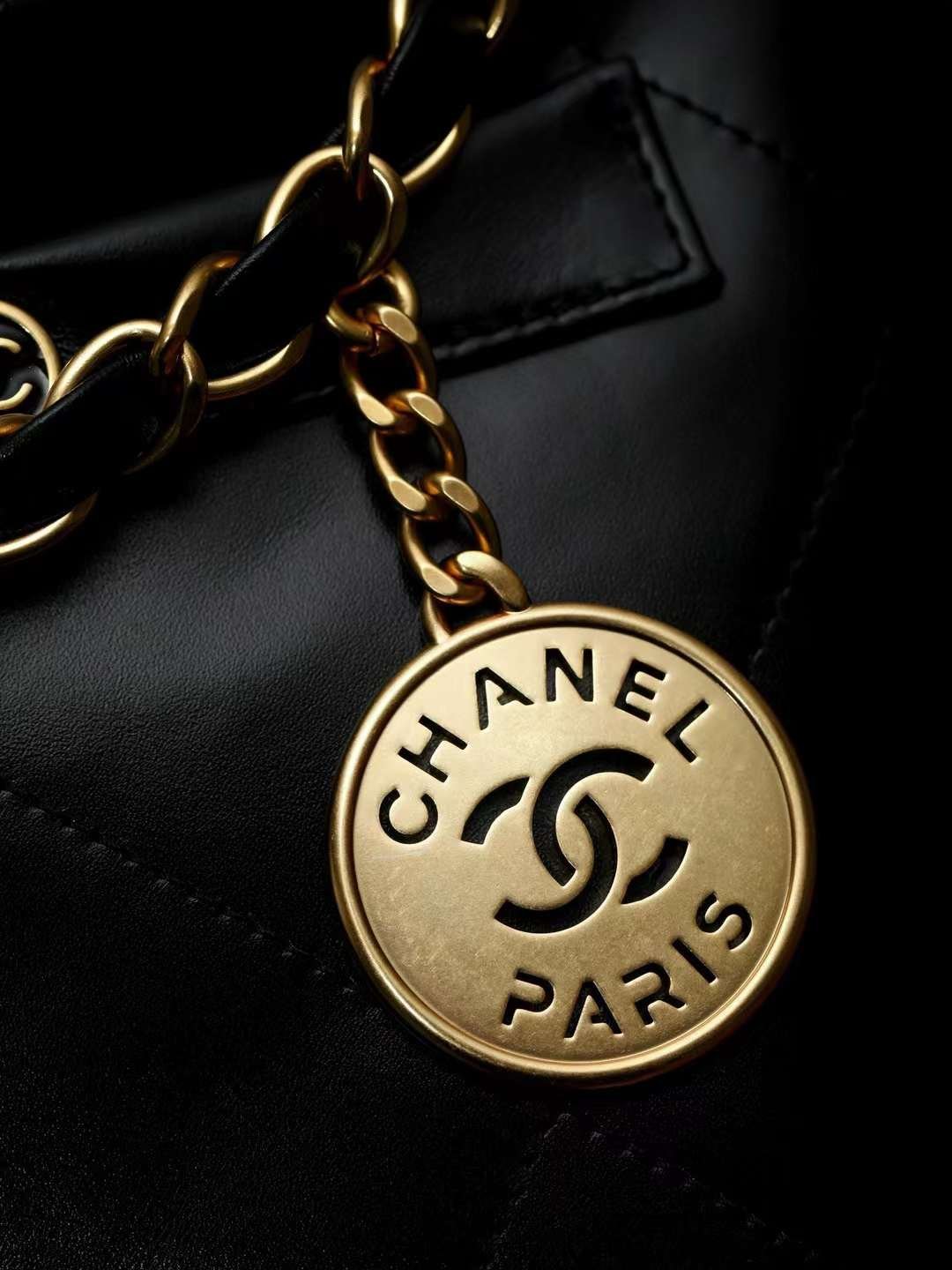 CHANEL 22 Handbag