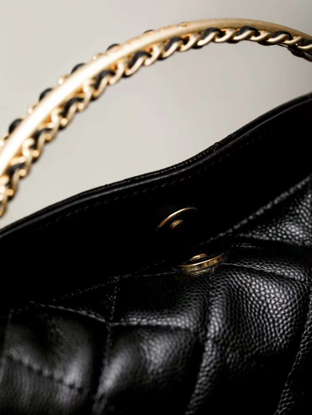 CHANEL 24A CLUTCH WITH CHAIN