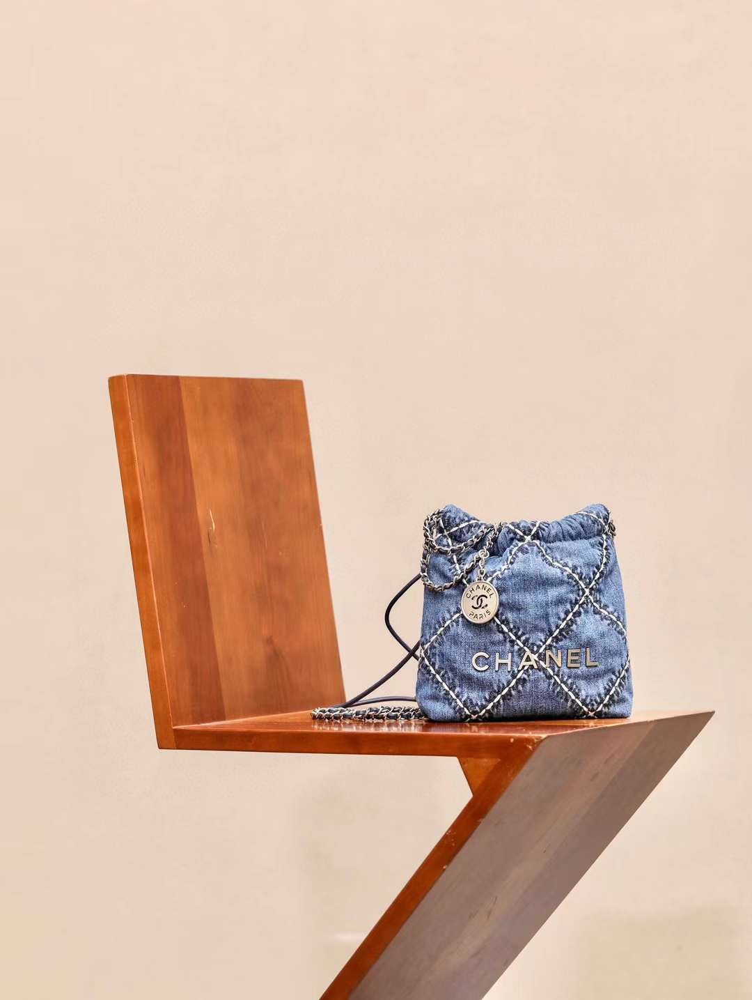 CHANEL 22 MINI HANDBAG