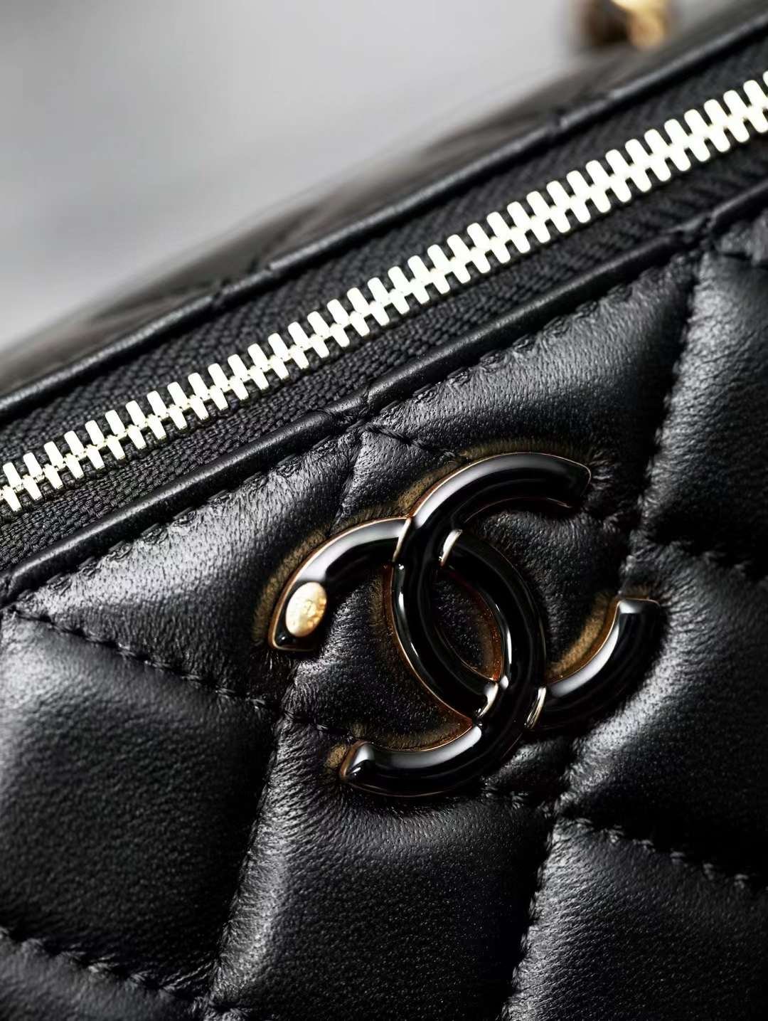 CHANEL 24A clutch with chain