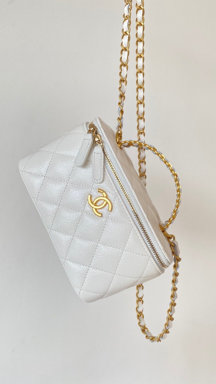 CHANEL 22P Handle Bag