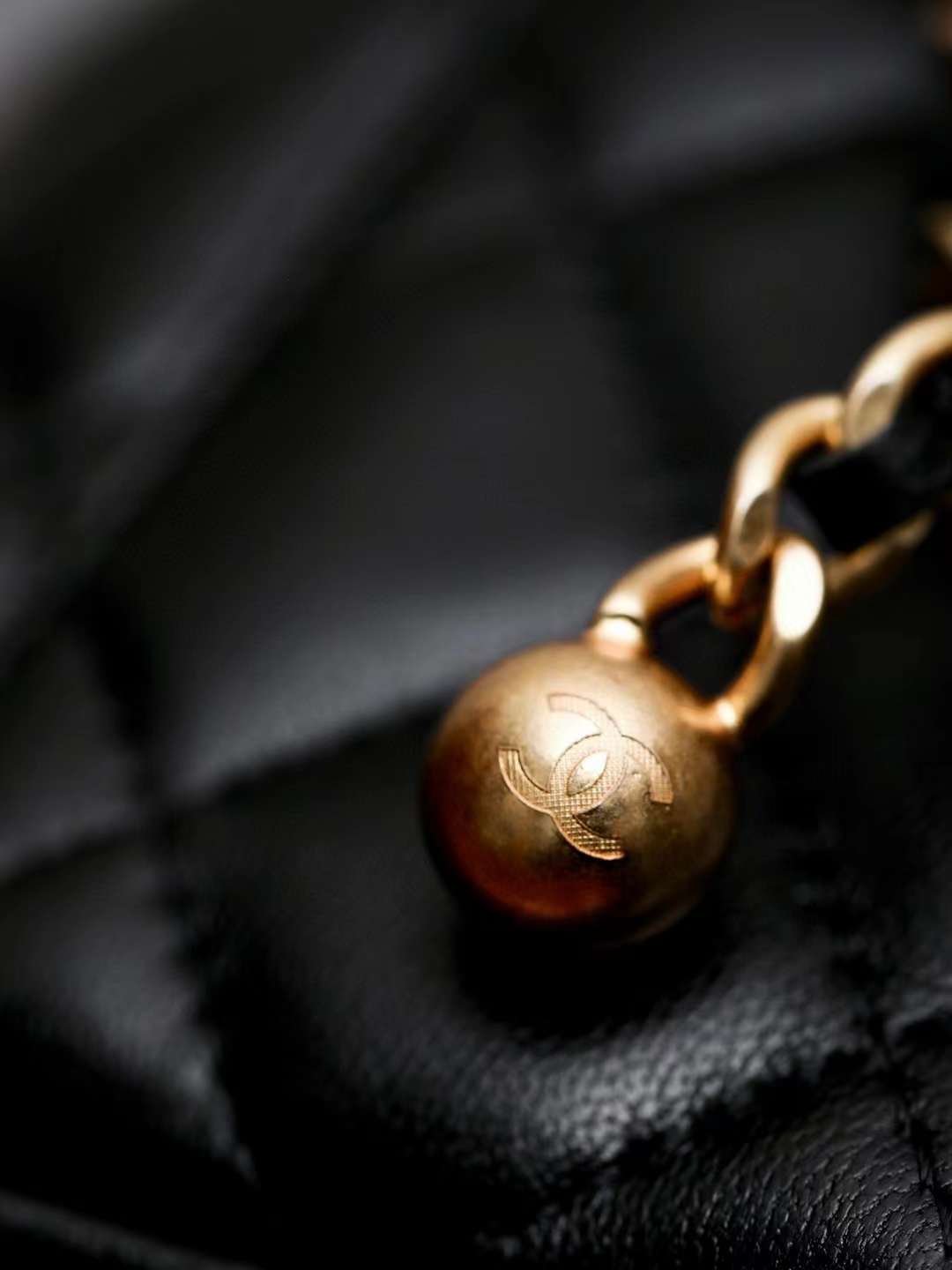 CHANEL 2024 NEW Classic golden ball red envelope