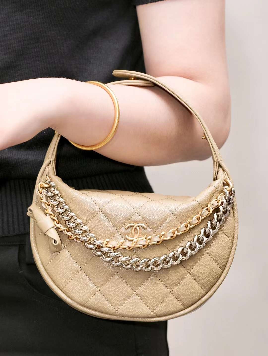 CHANEL 24 new  hula hoop wrist bag
