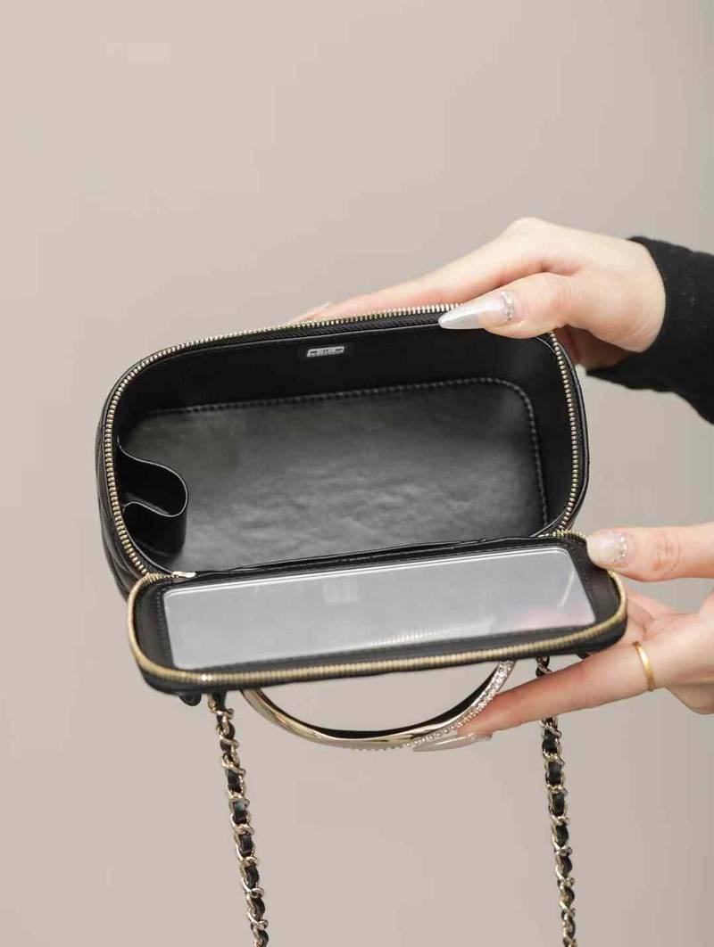 CHANEL 24K Chain box bag