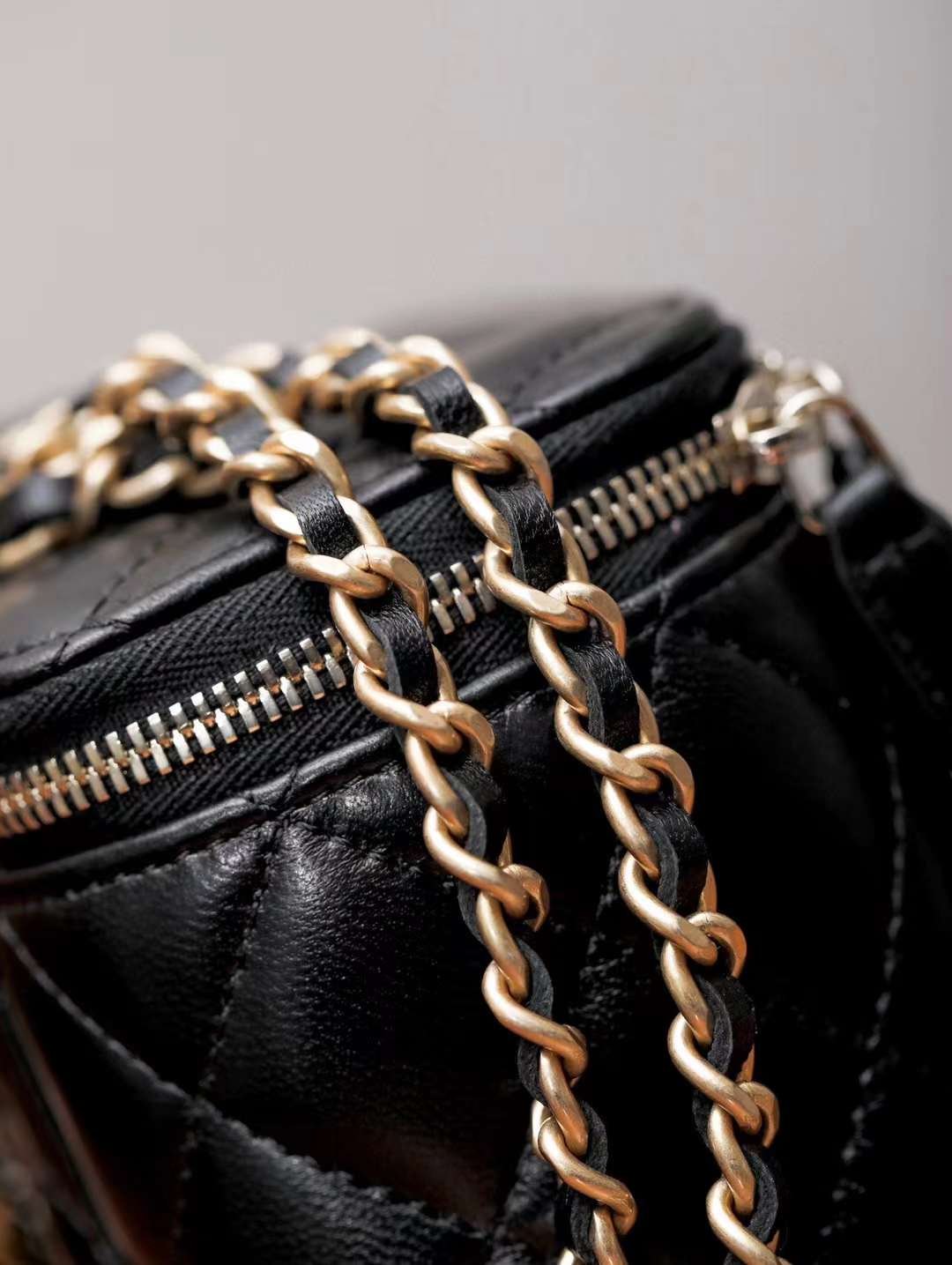 CHANEL 2024 NEW Classic golden ball red envelope