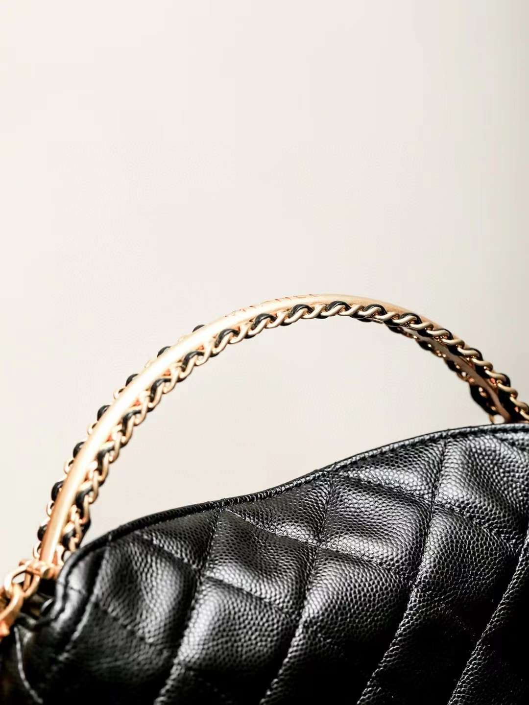 CHANEL 24A CLUTCH WITH CHAIN