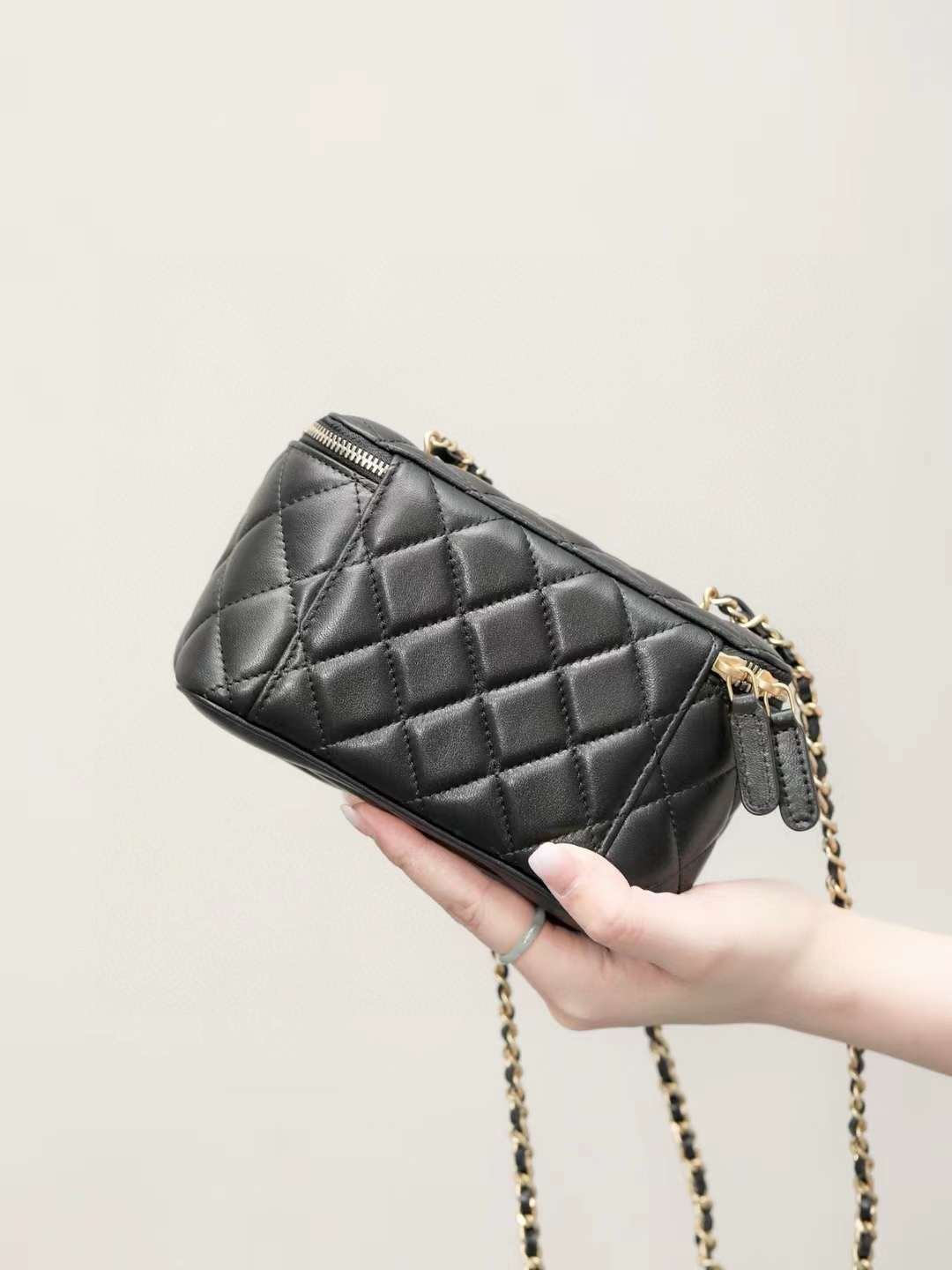 CHANEL 24A clutch with chain