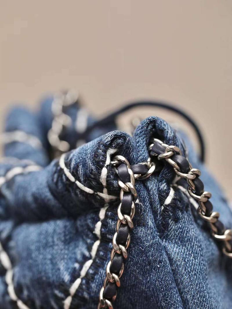 CHANEL 22 MINI HANDBAG