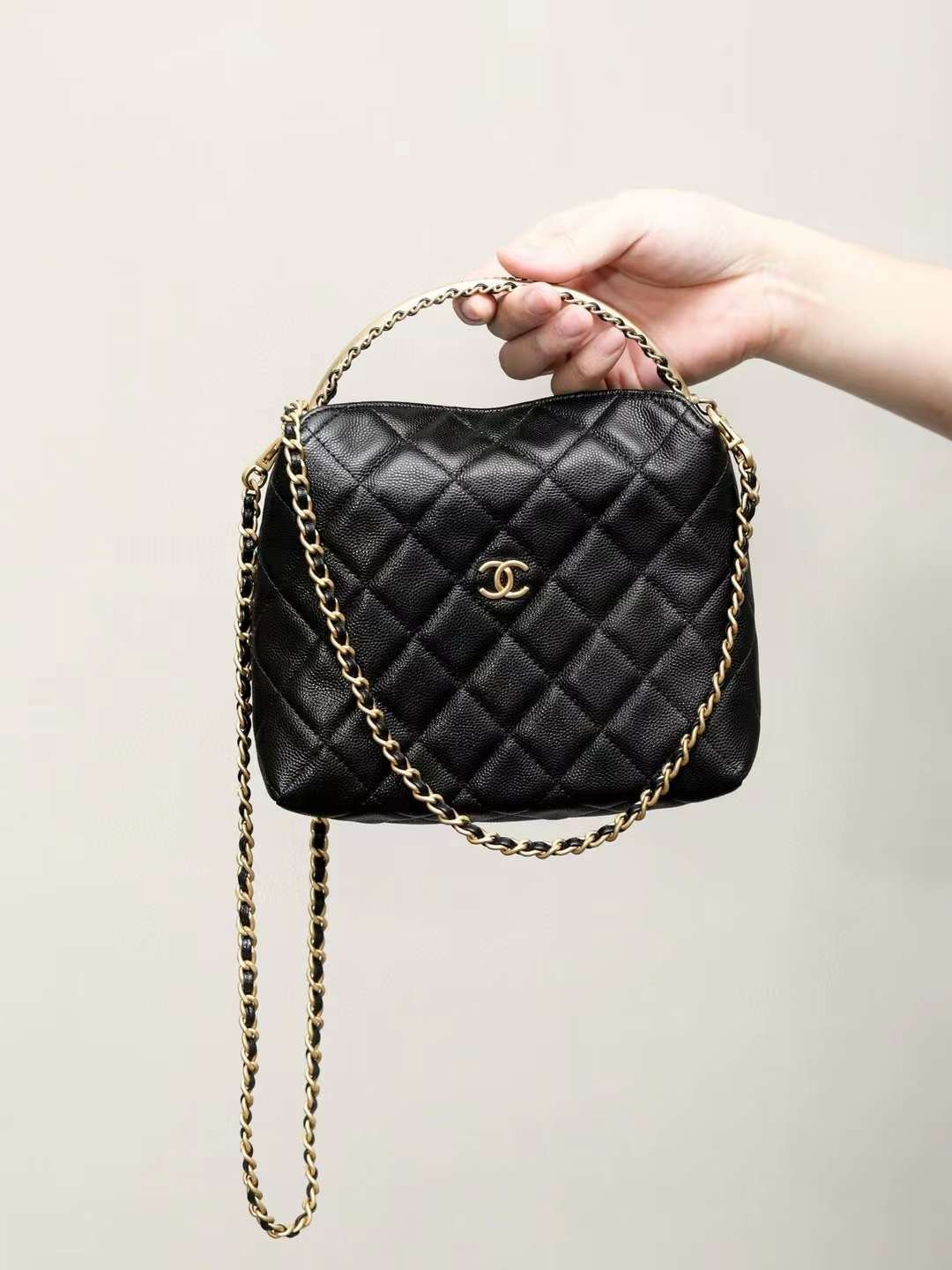 CHANEL 24A CLUTCH WITH CHAIN