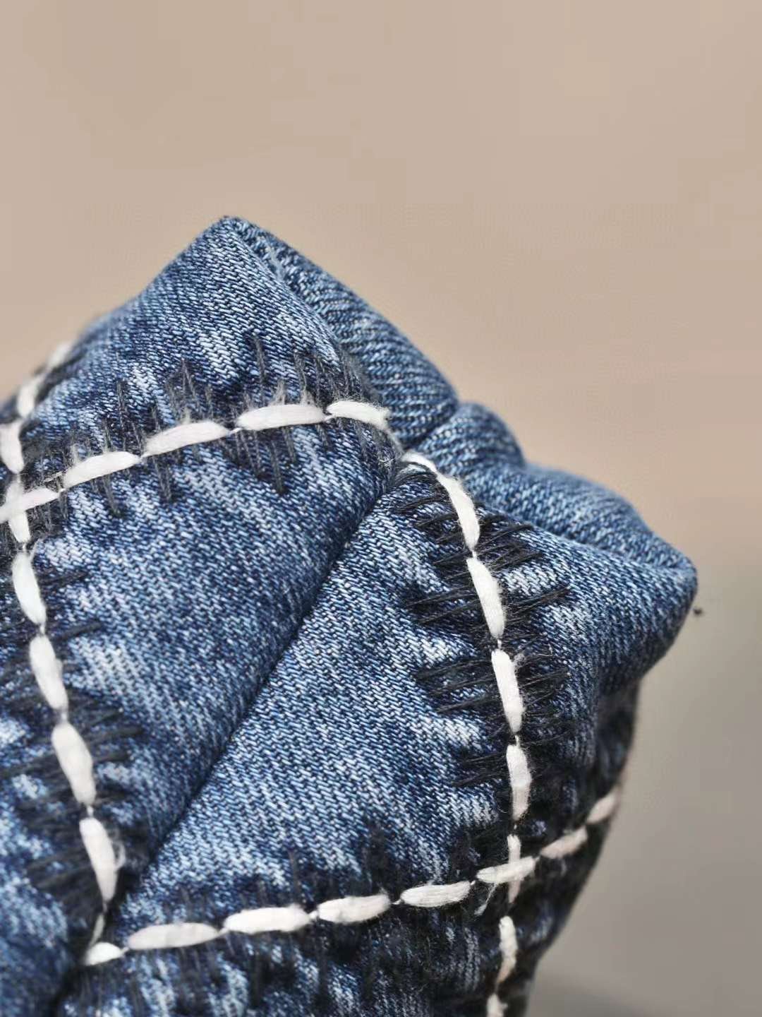 CHANEL 22 MINI HANDBAG