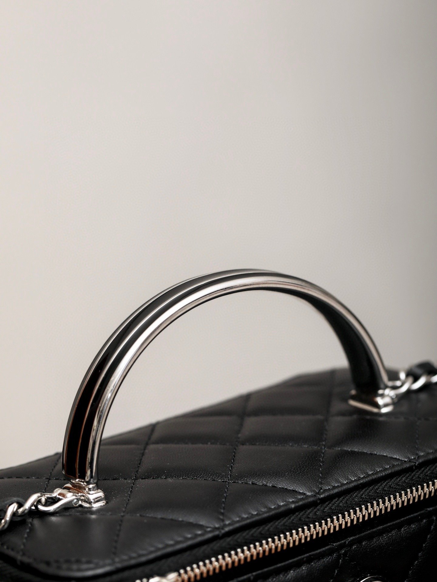 CHANEL 24C Vanity With Chain