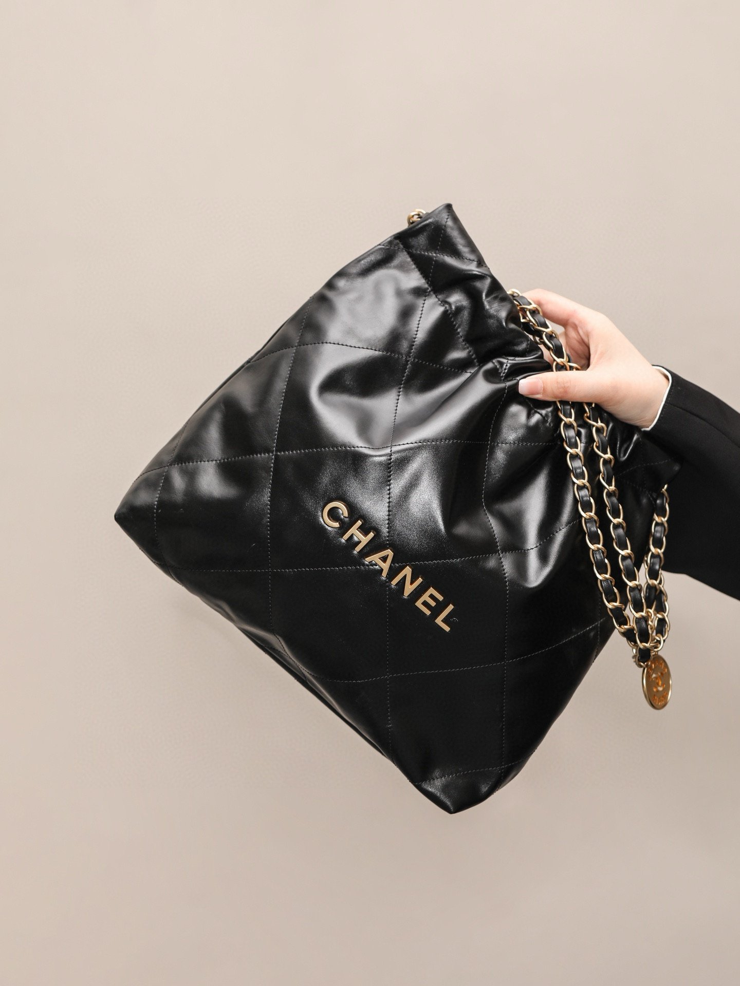CHANEL 22 BAG