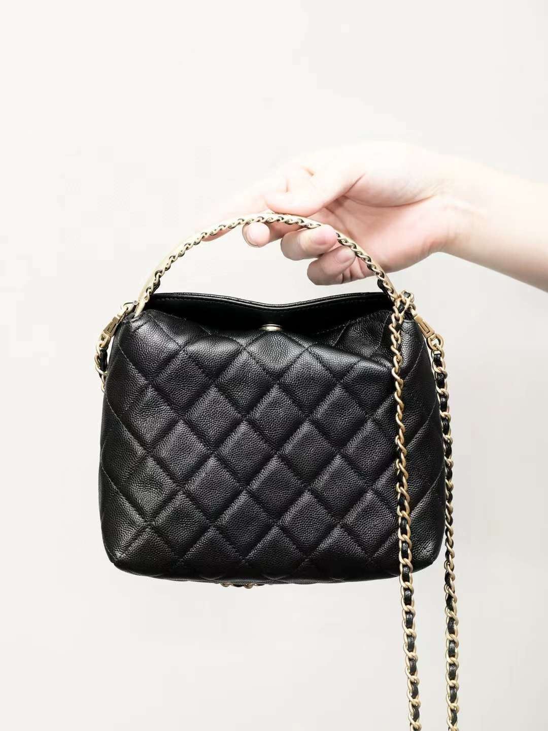 CHANEL 24A CLUTCH WITH CHAIN
