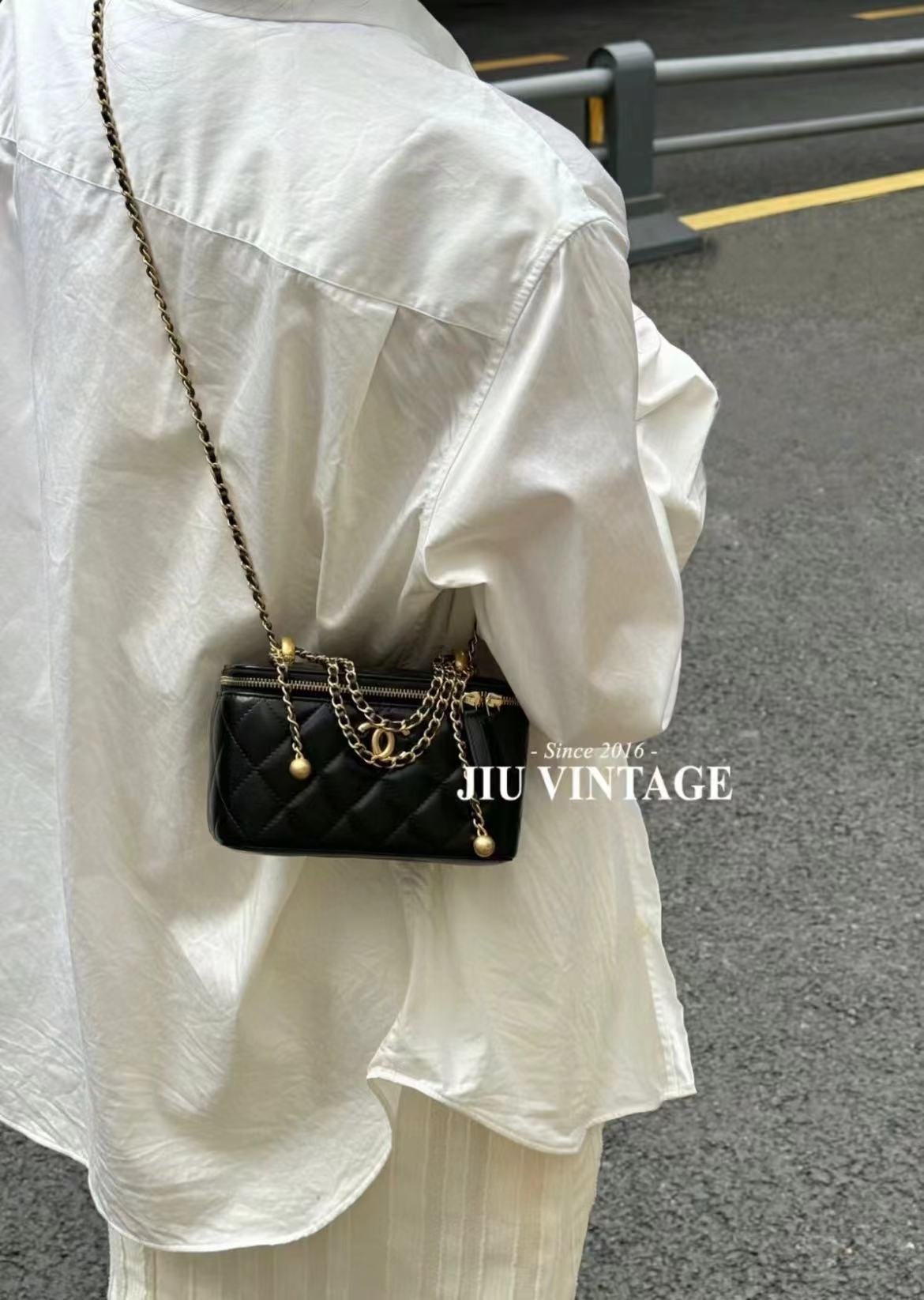 CHANEL 24C Vanity With Chain