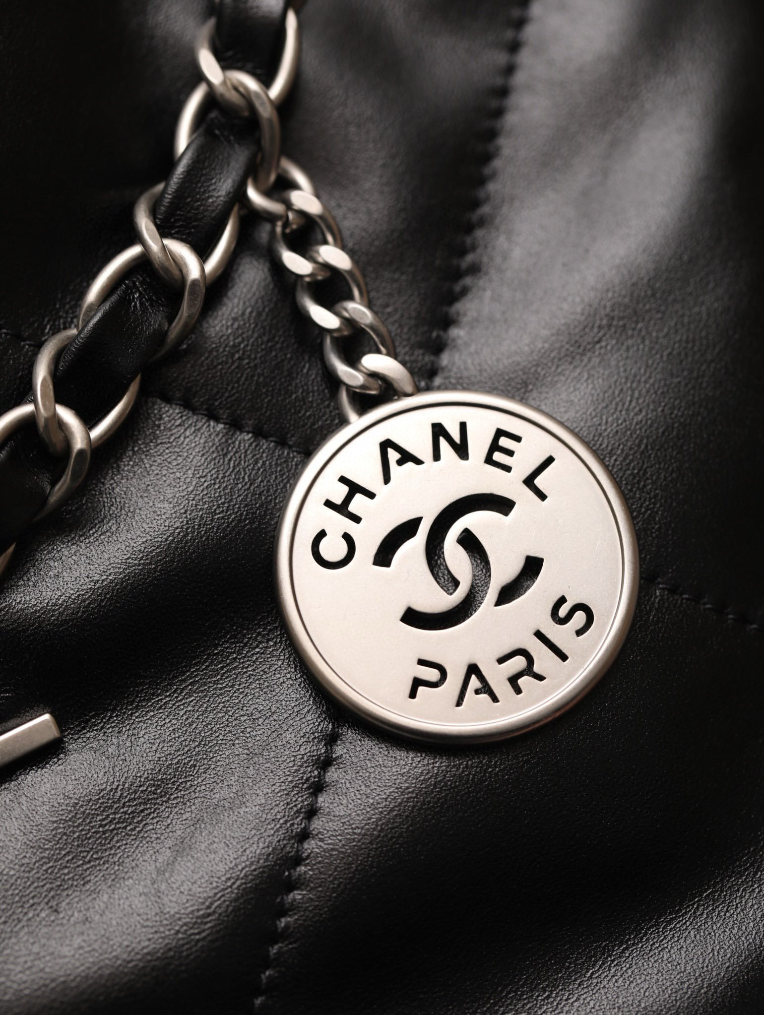 CHANEL 22 BAG