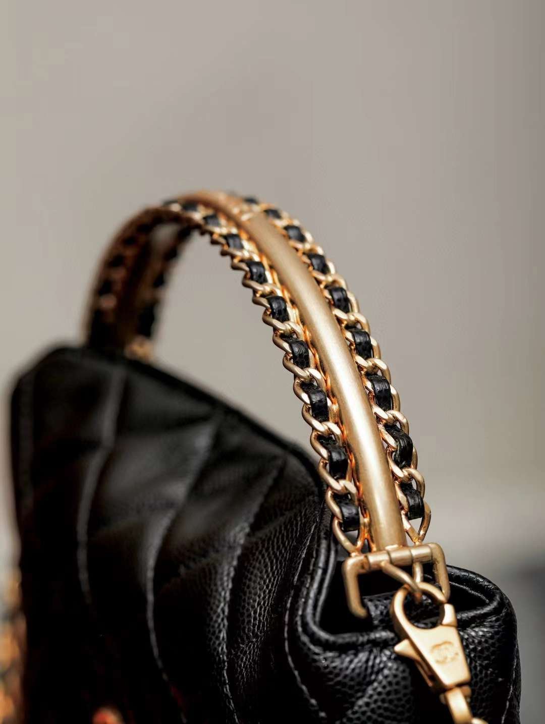 CHANEL 24A CLUTCH WITH CHAIN