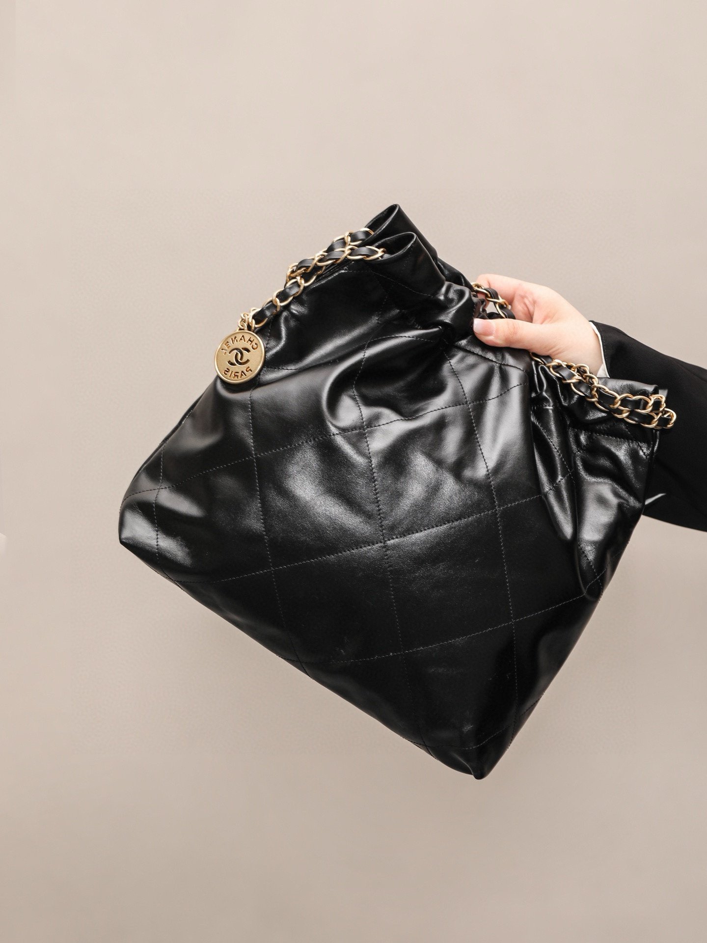 CHANEL 22 BAG